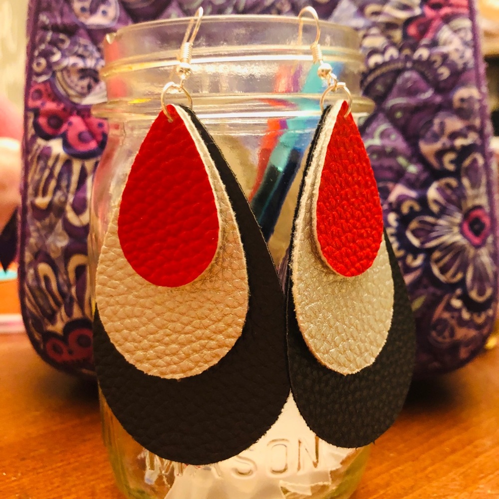 Leather earring! 💕 - Picture 5 of 8